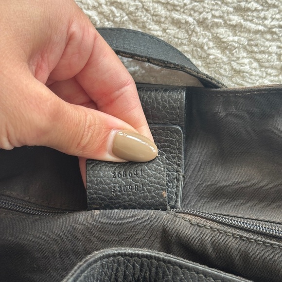 GUCCI Vintage Abbey Black Tote - Picture 6 of 11